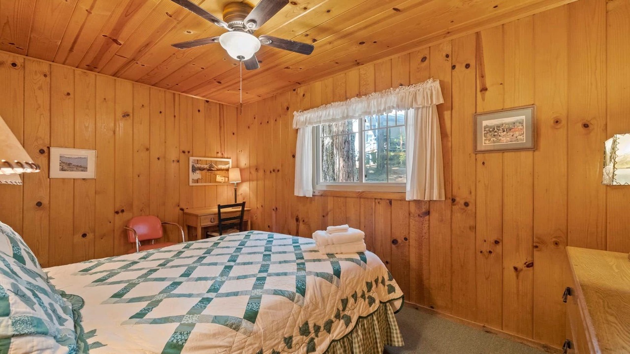 Photo of Bedroom in Strawberry