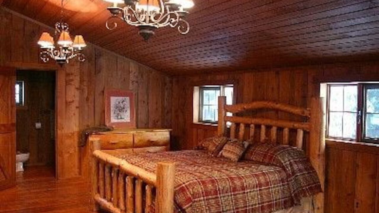 Photo of Bedroom in Raymond