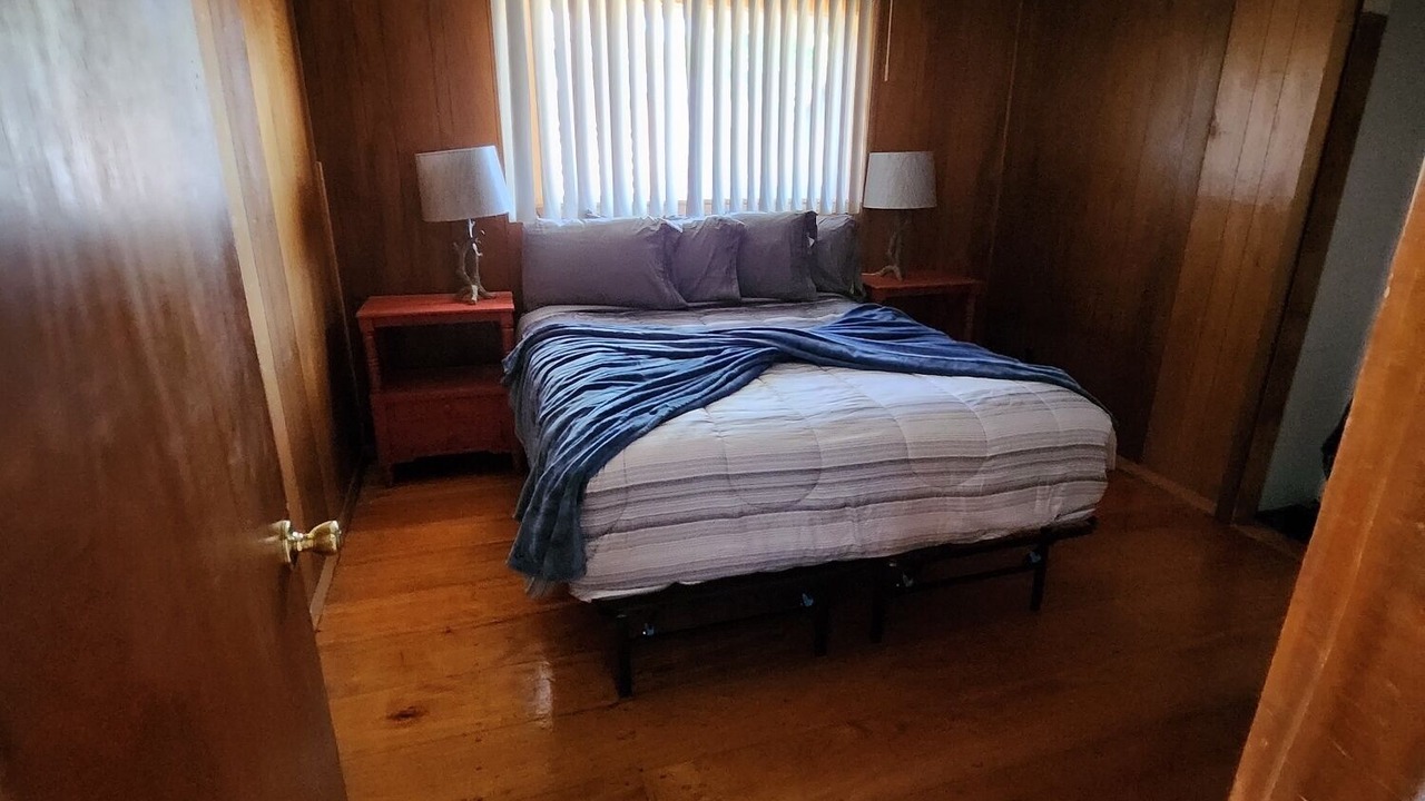 Photo of Bedroom in Lakeside
