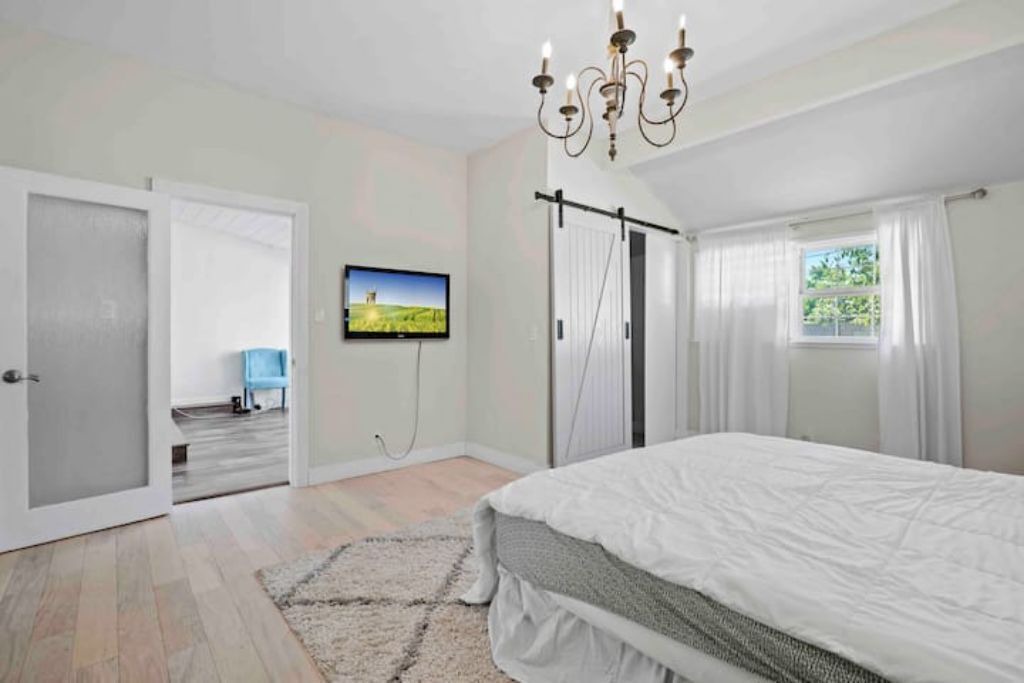 Photo of Bedroom in Lake Balboa