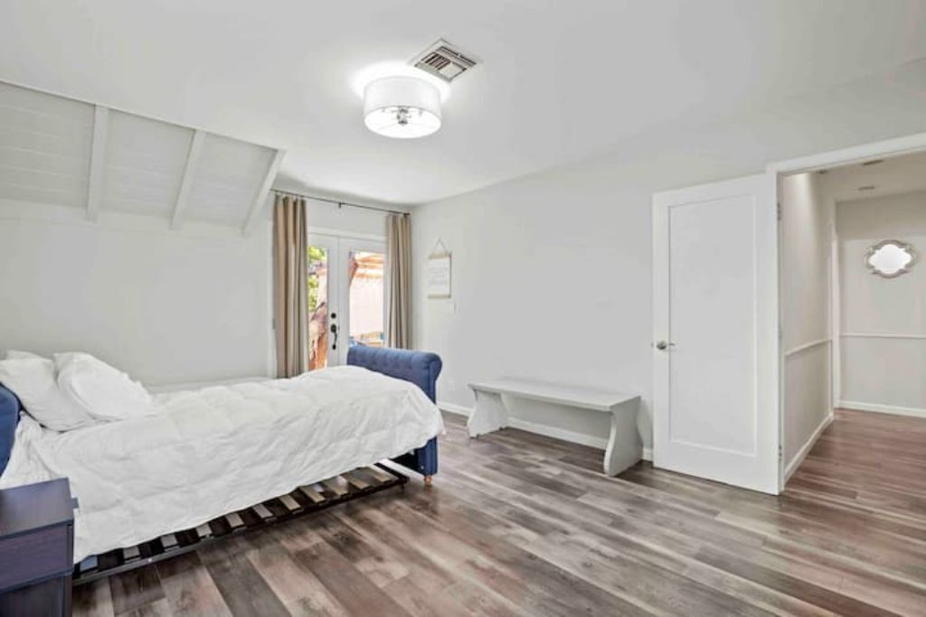 Photo of Bedroom in Lake Balboa