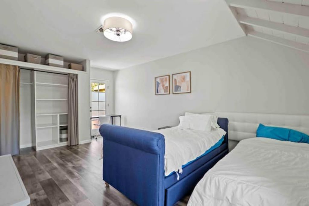 Photo of Bedroom in Lake Balboa