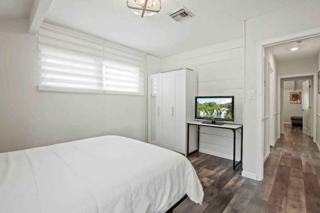 Photo of Bedroom in Lake Balboa