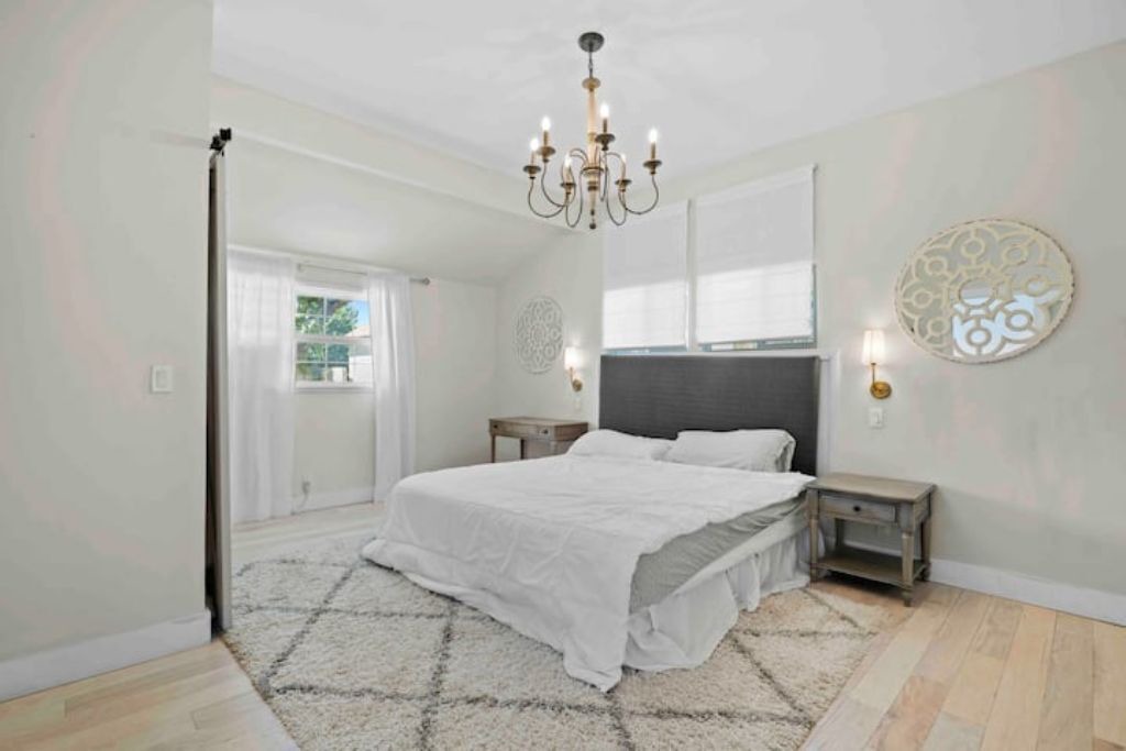 Photo of Bedroom in Lake Balboa