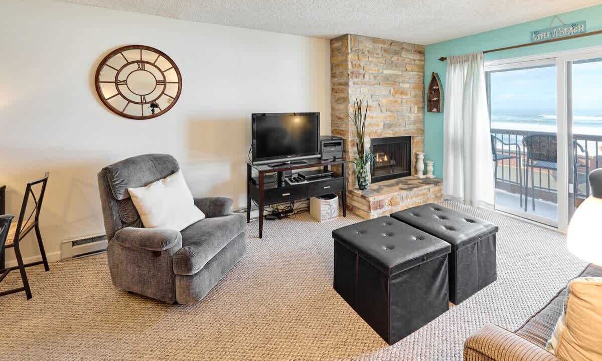 Photo of Livingroom in Lincoln City