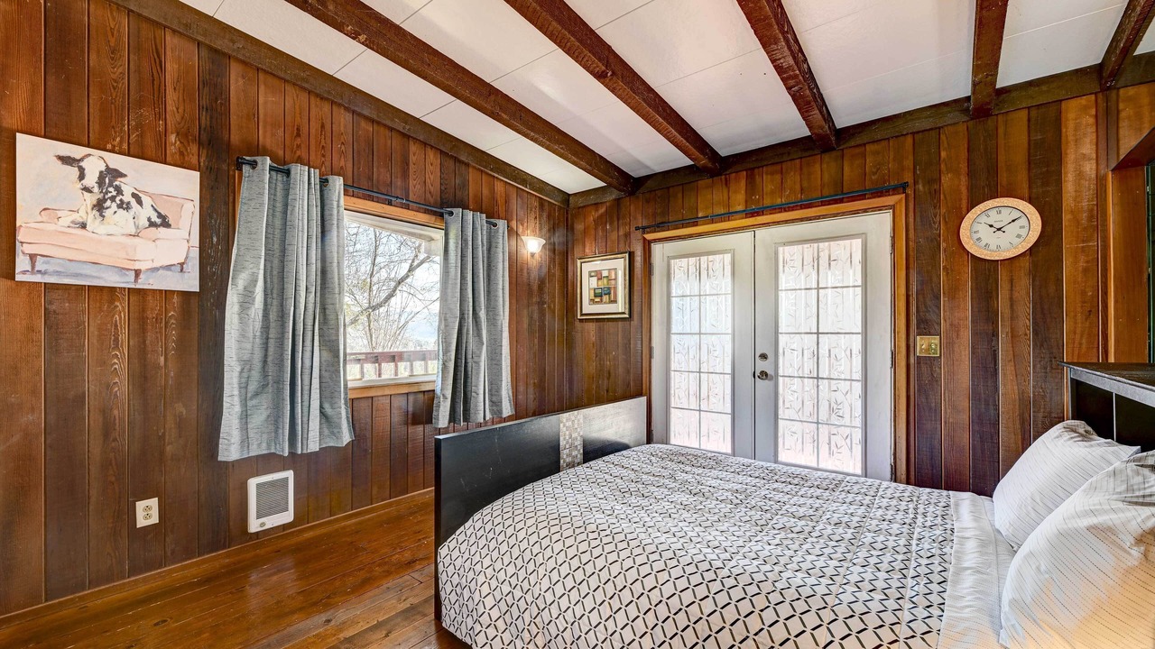 Photo of Bedroom in Grants Pass