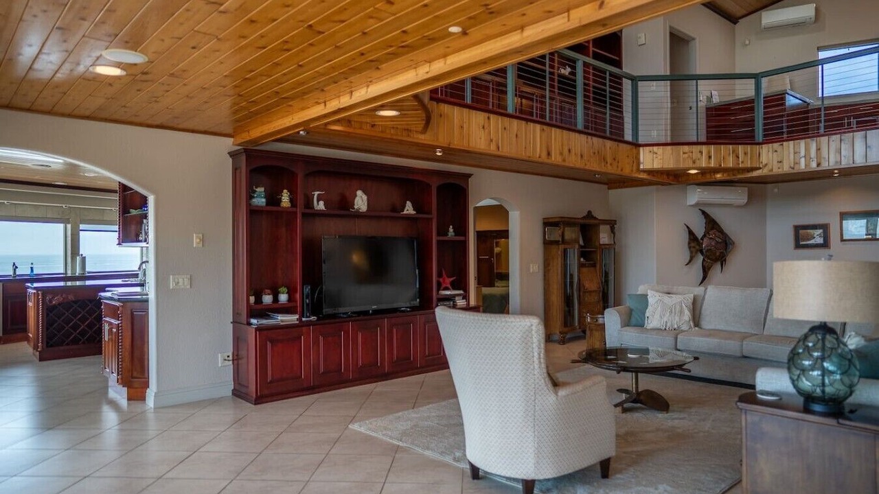 Photo of Livingroom in Smith River