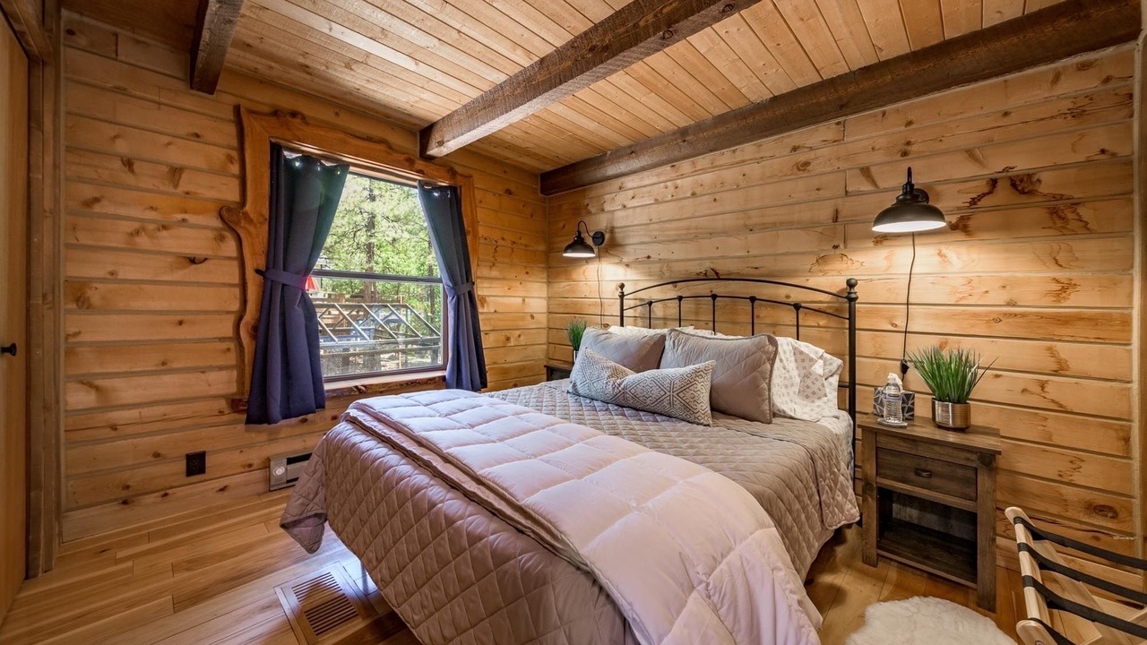Photo of Bedroom in Munds Park