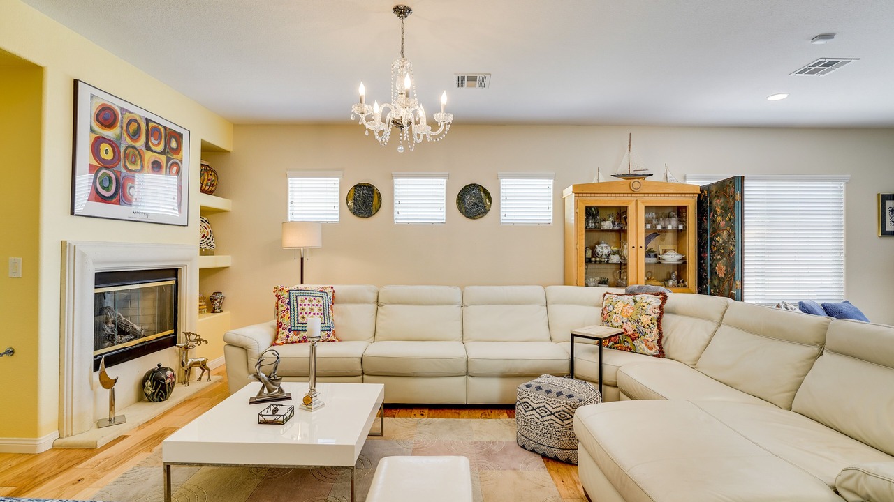 Photo of Livingroom in Silverstone Ranch