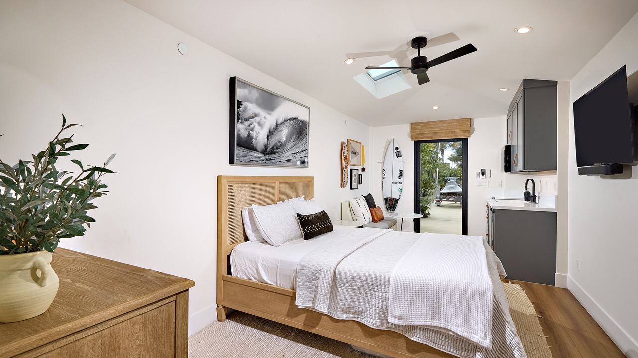Photo of Bedroom in Cardiff-by-the-Sea