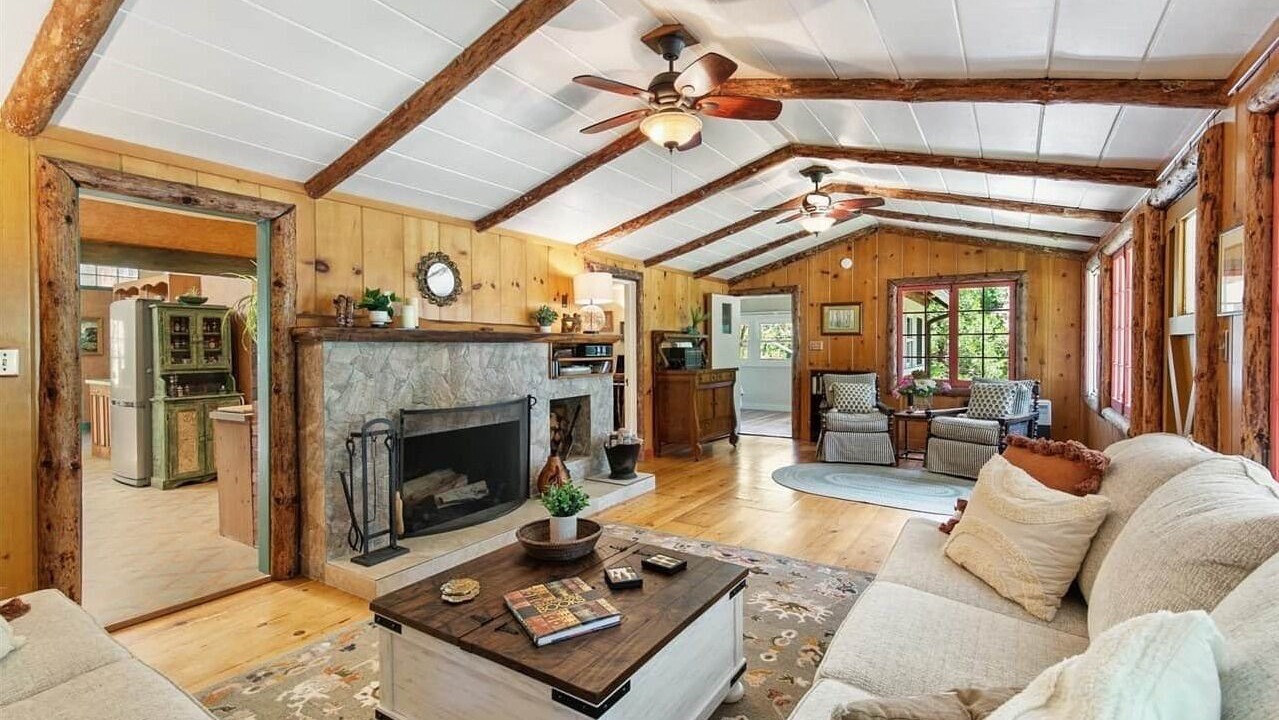 Photo of Livingroom in Keddie