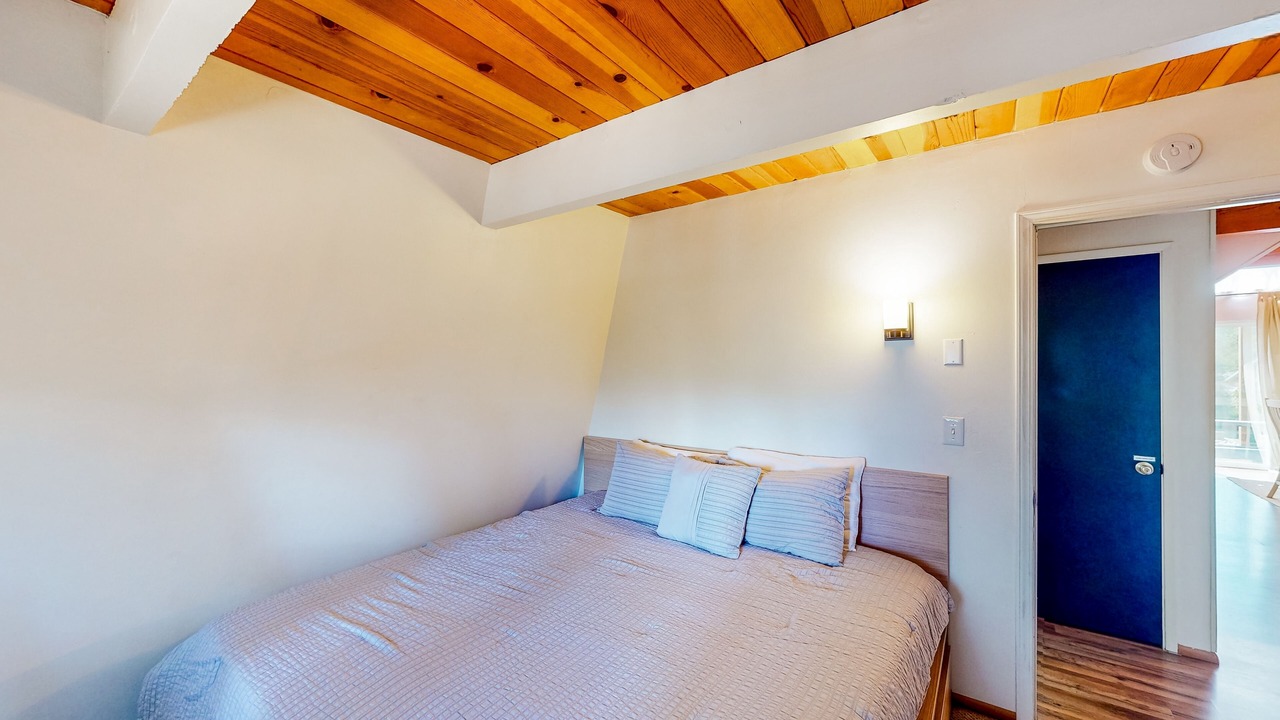 Photo of Bedroom in Groveland