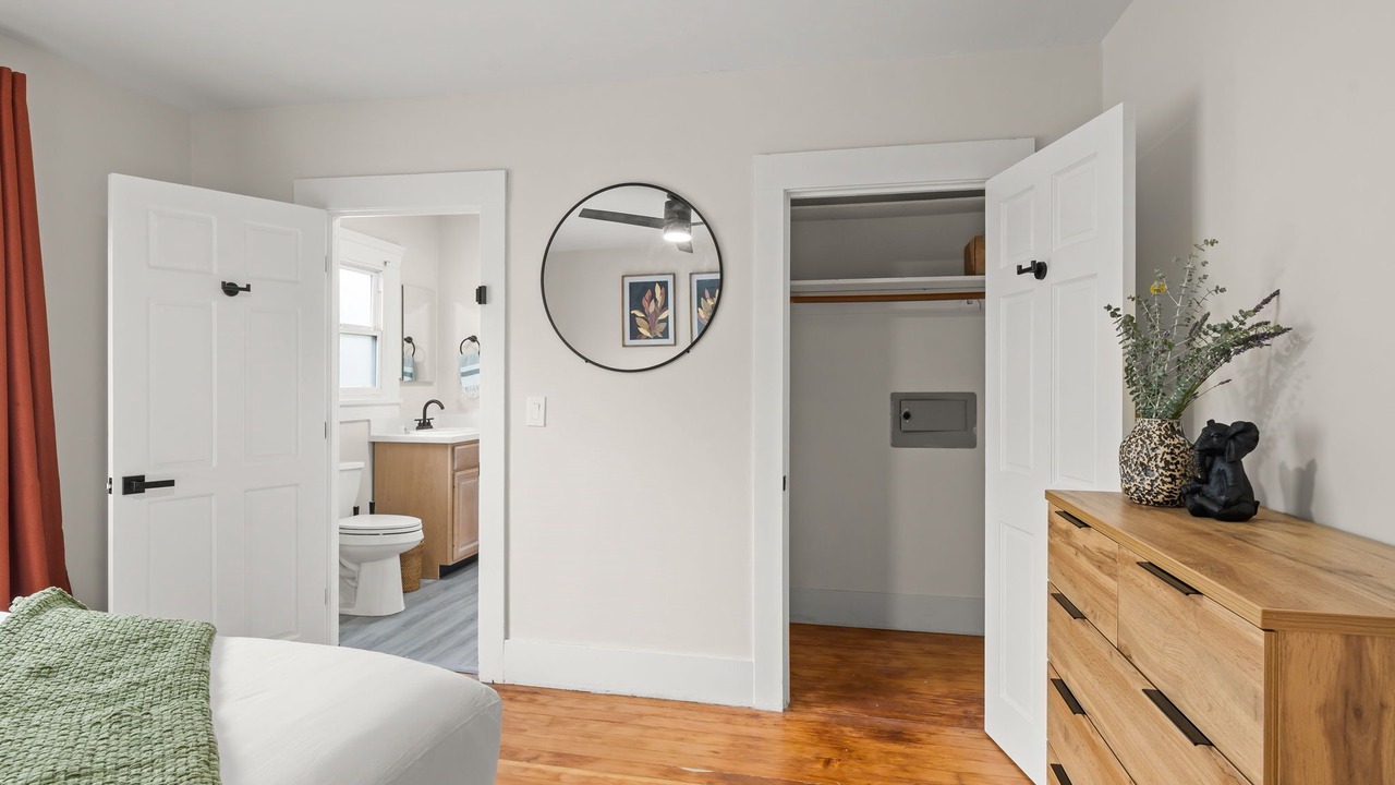 Photo of Bedroom in Oakland