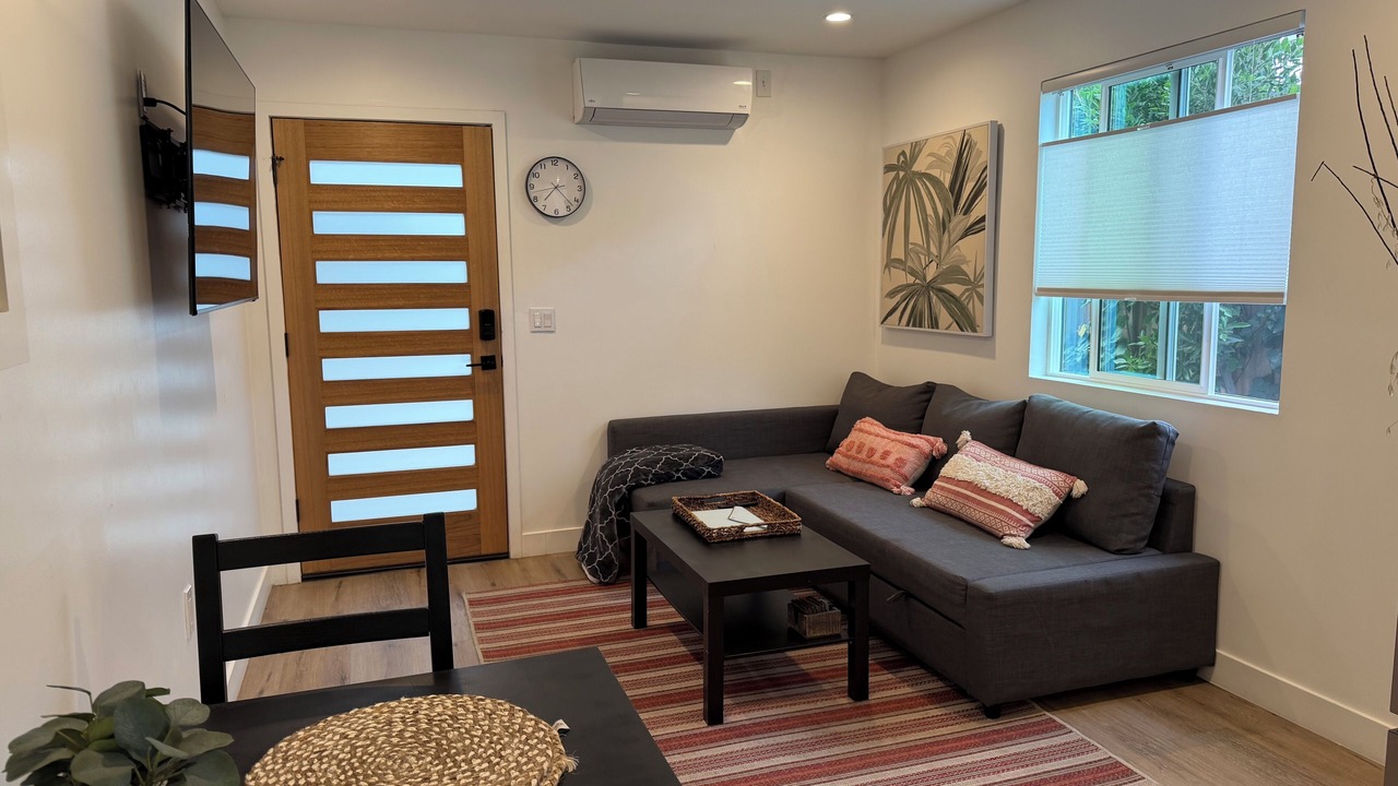Photo of Livingroom in Encino