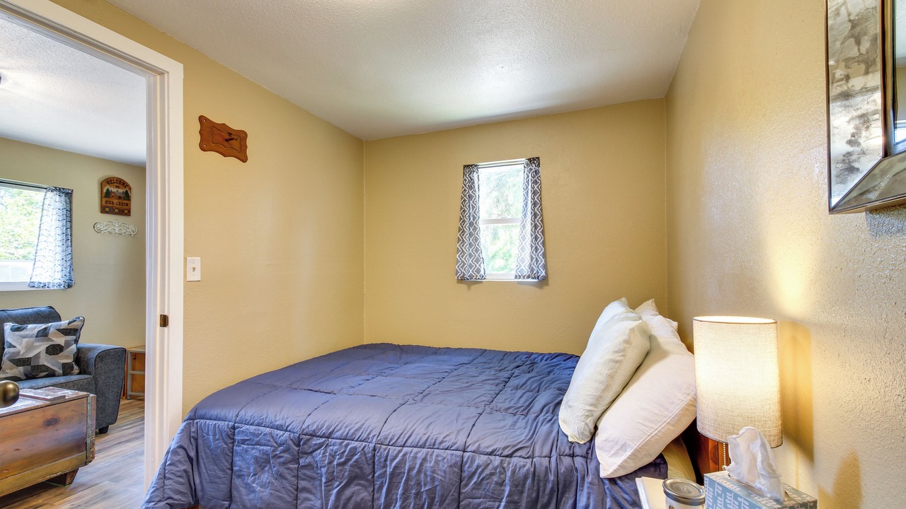 Photo of Bedroom in Coos Bay