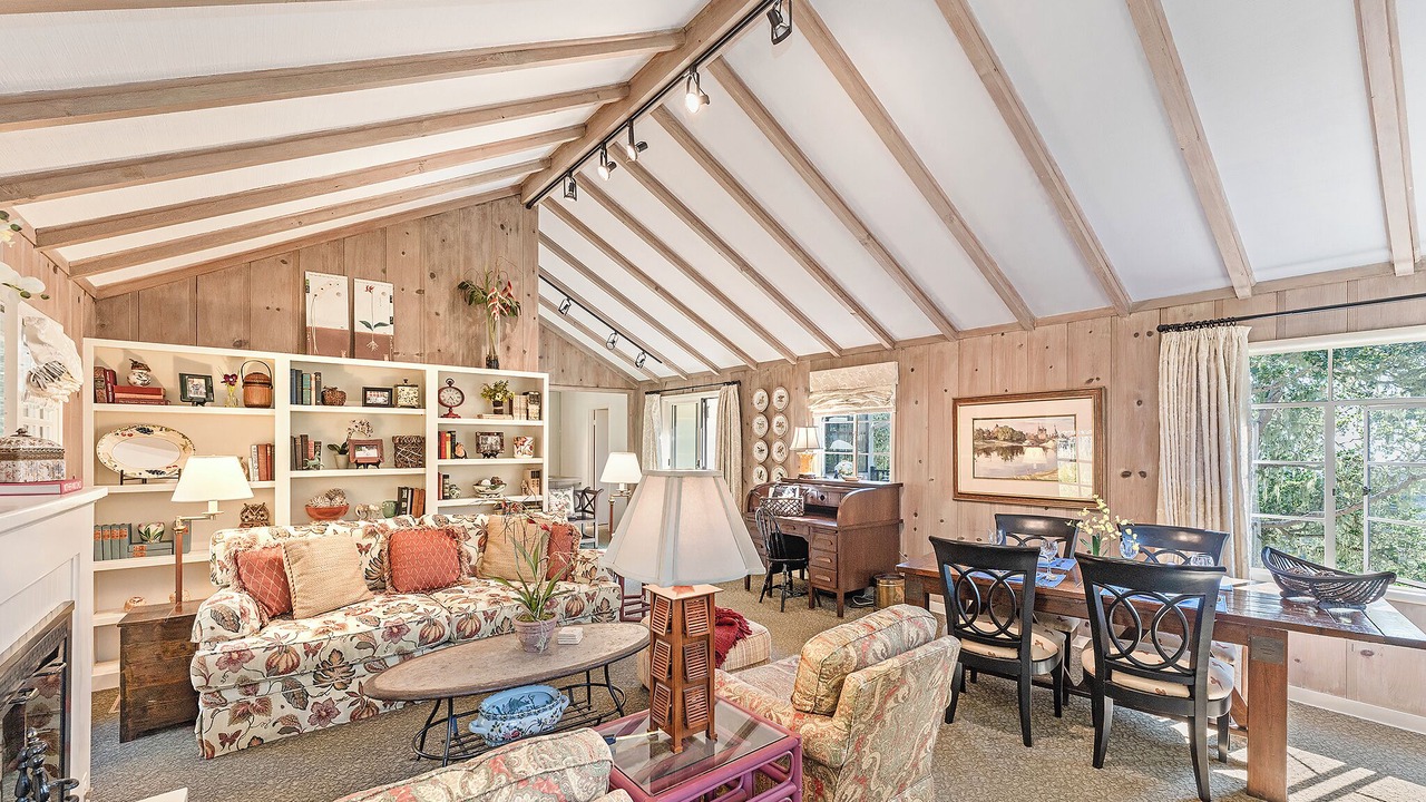 Photo of Livingroom in Northwest Carmel