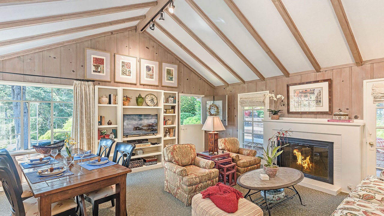 Photo of Livingroom in Northwest Carmel