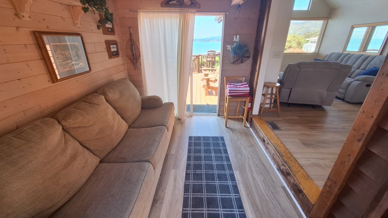 Photo of Livingroom in Smith River