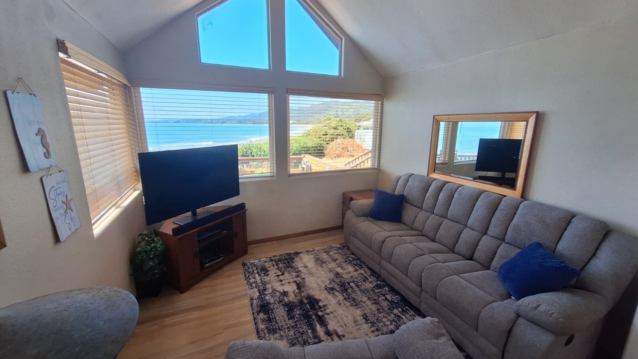 Photo of Livingroom in Smith River