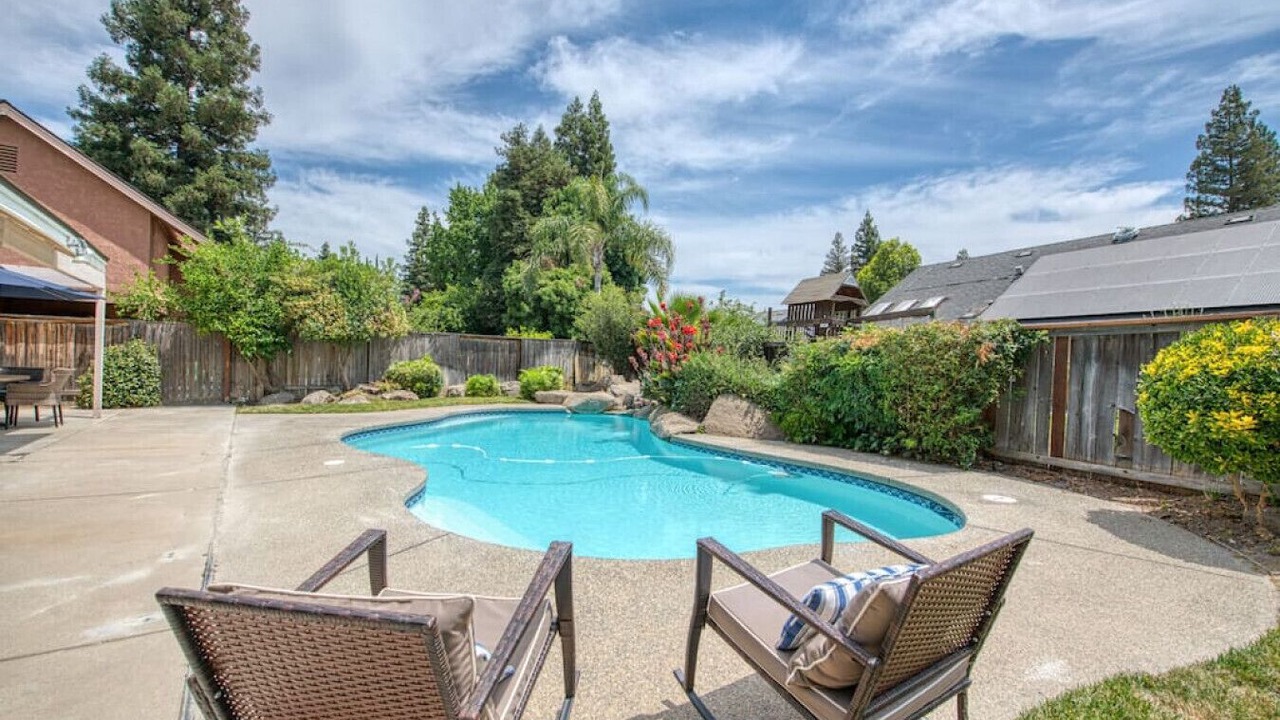 Photo of Outdoor in Raisin