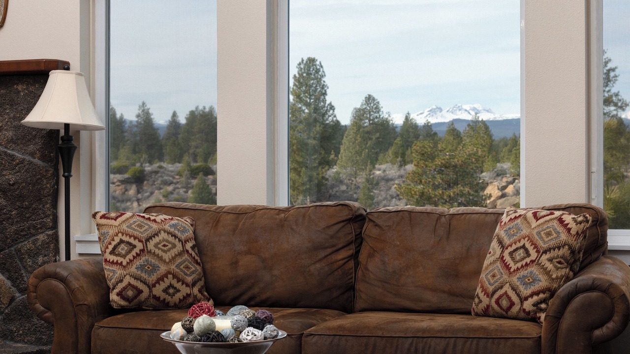 Photo of Livingroom in Deschutes River Woods