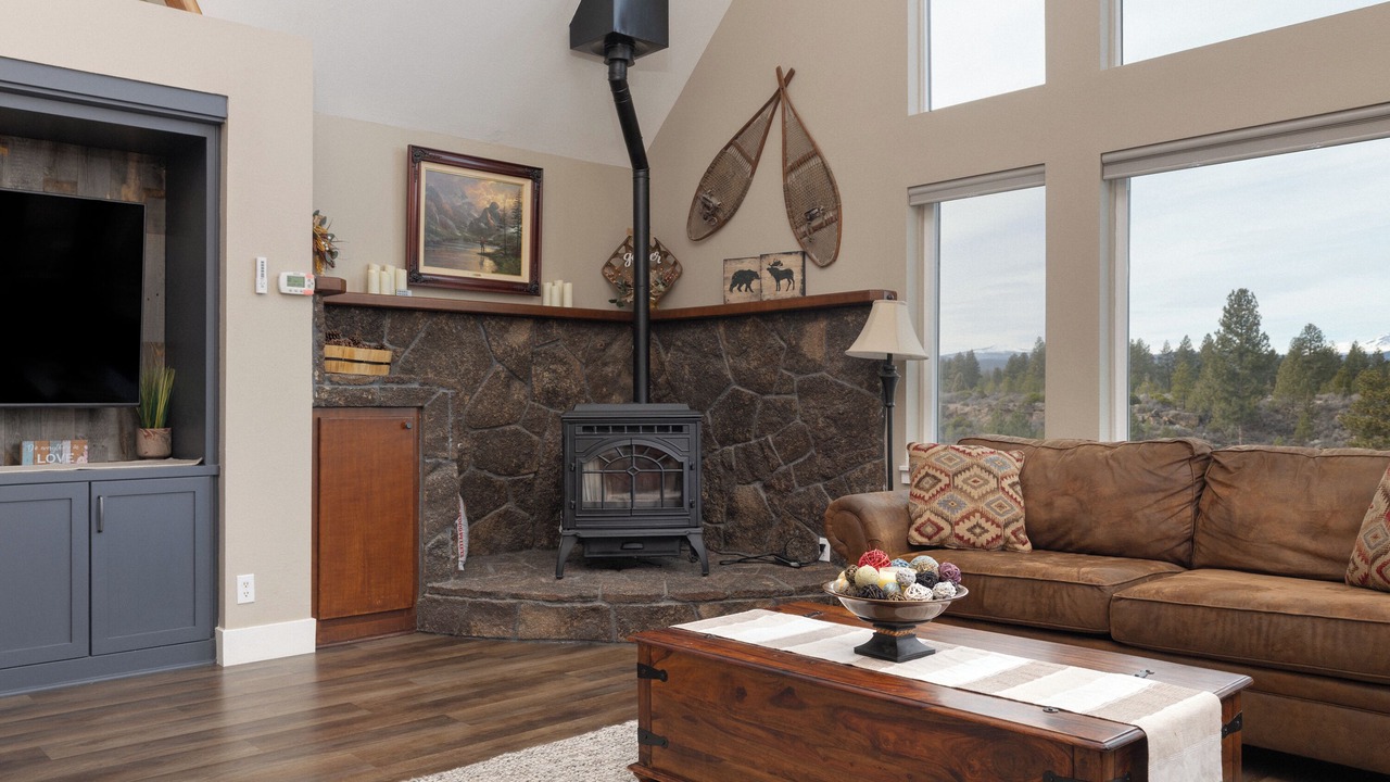 Photo of Livingroom in Deschutes River Woods