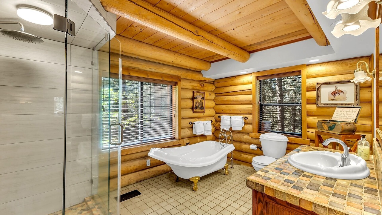 Photo of Bathroom in Idyllwild