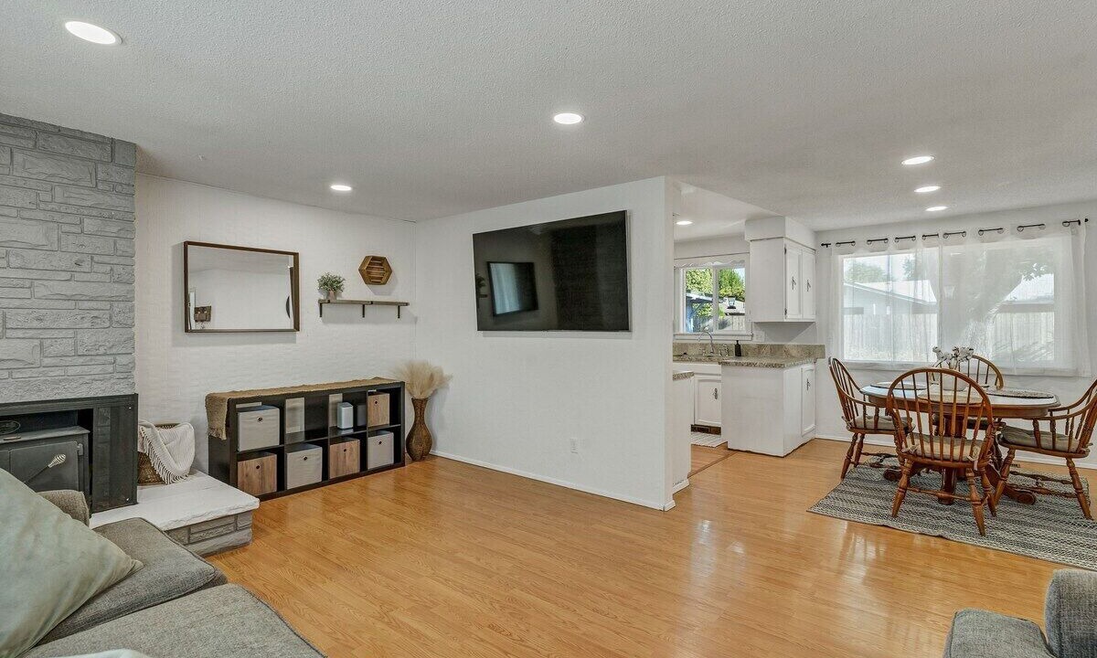 Photo of Livingroom in Albany