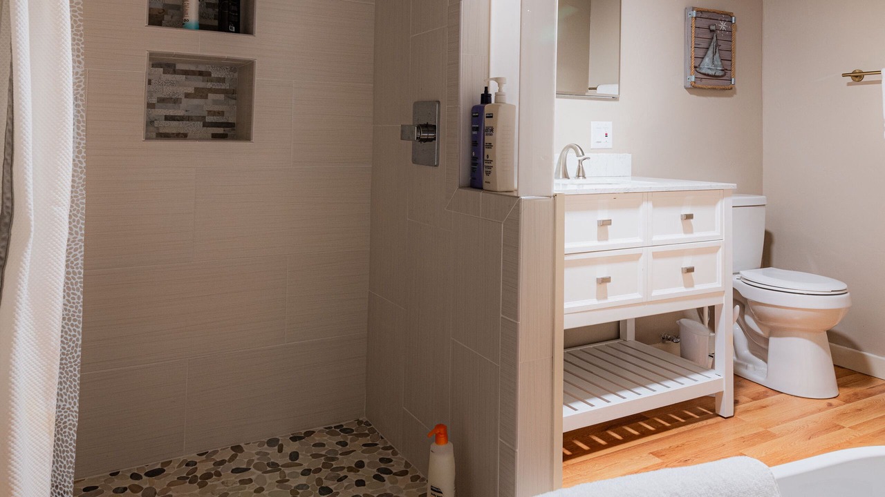 Photo of Bathroom in Kelseyville