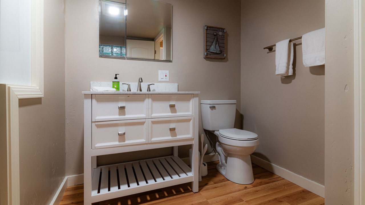 Photo of Bathroom in Kelseyville