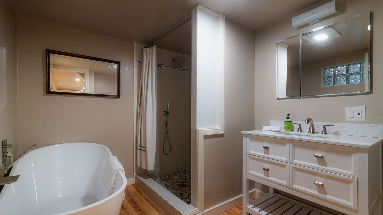 Photo of Bathroom in Kelseyville