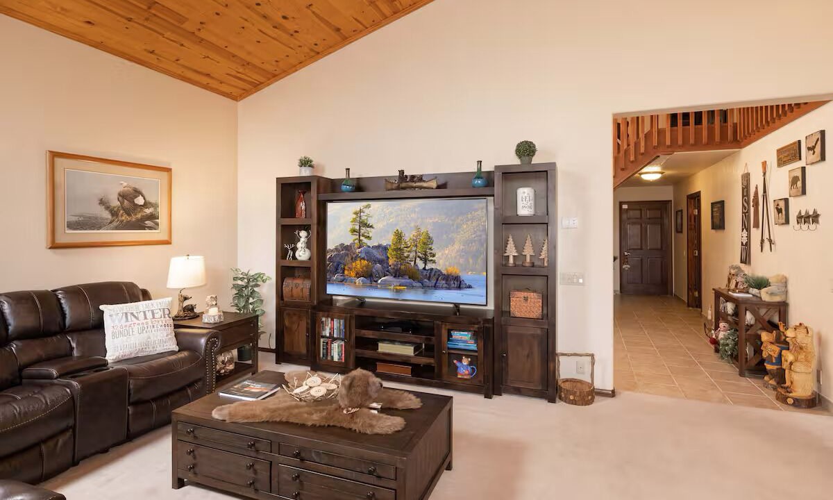 Photo of Livingroom in Eagle Mountain Estates