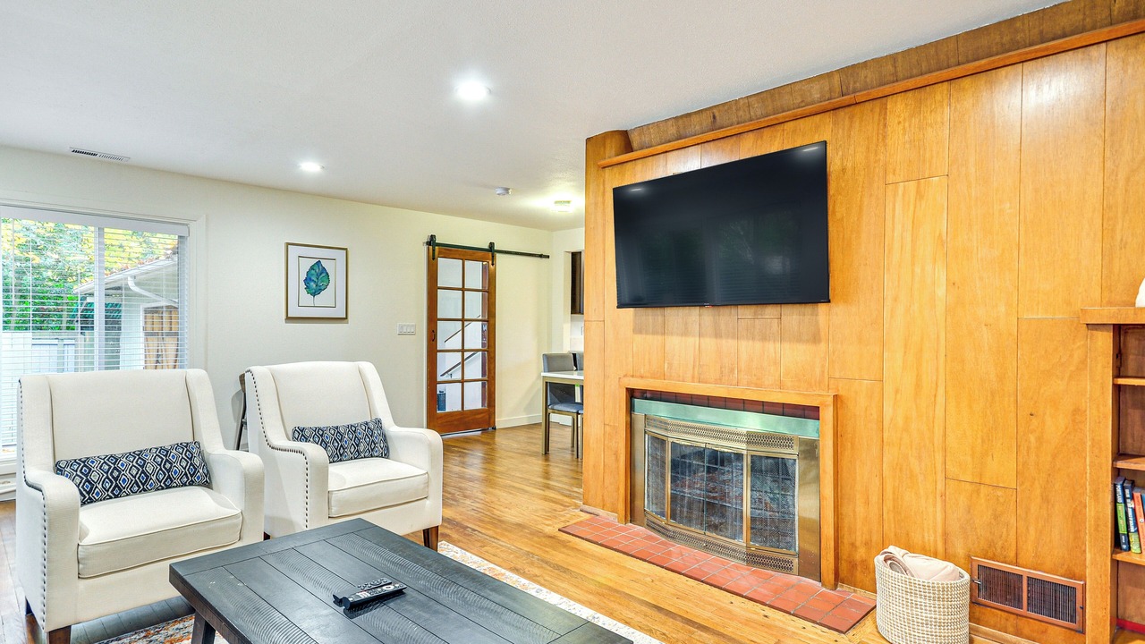 Photo of Livingroom in West Slope