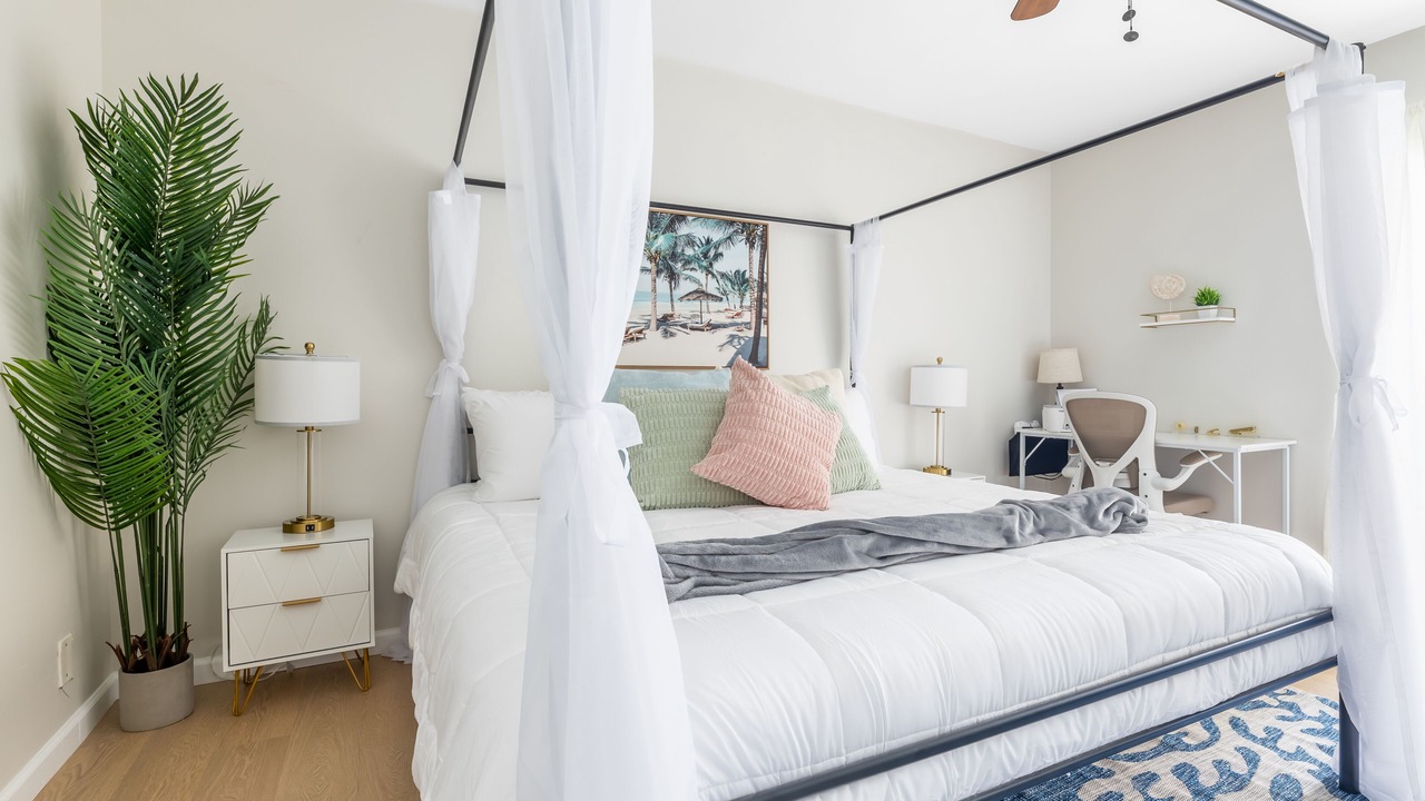 Photo of Bedroom in Alamitos Beach
