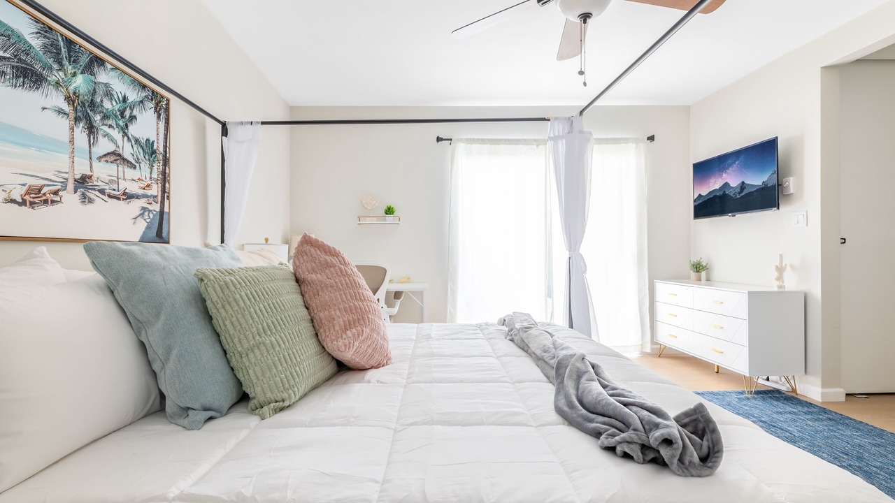 Photo of Bedroom in Alamitos Beach