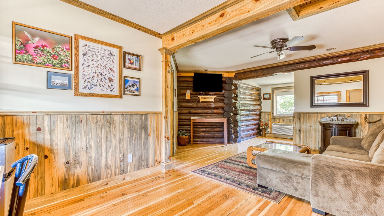 Photo of Livingroom in White Salmon