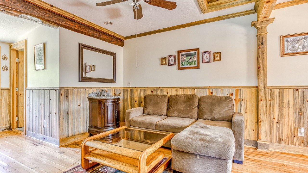 Photo of Livingroom in White Salmon