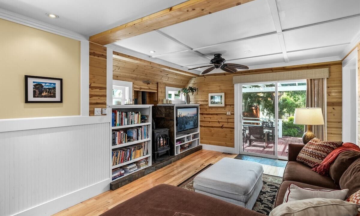 Photo of Livingroom in Old Bend