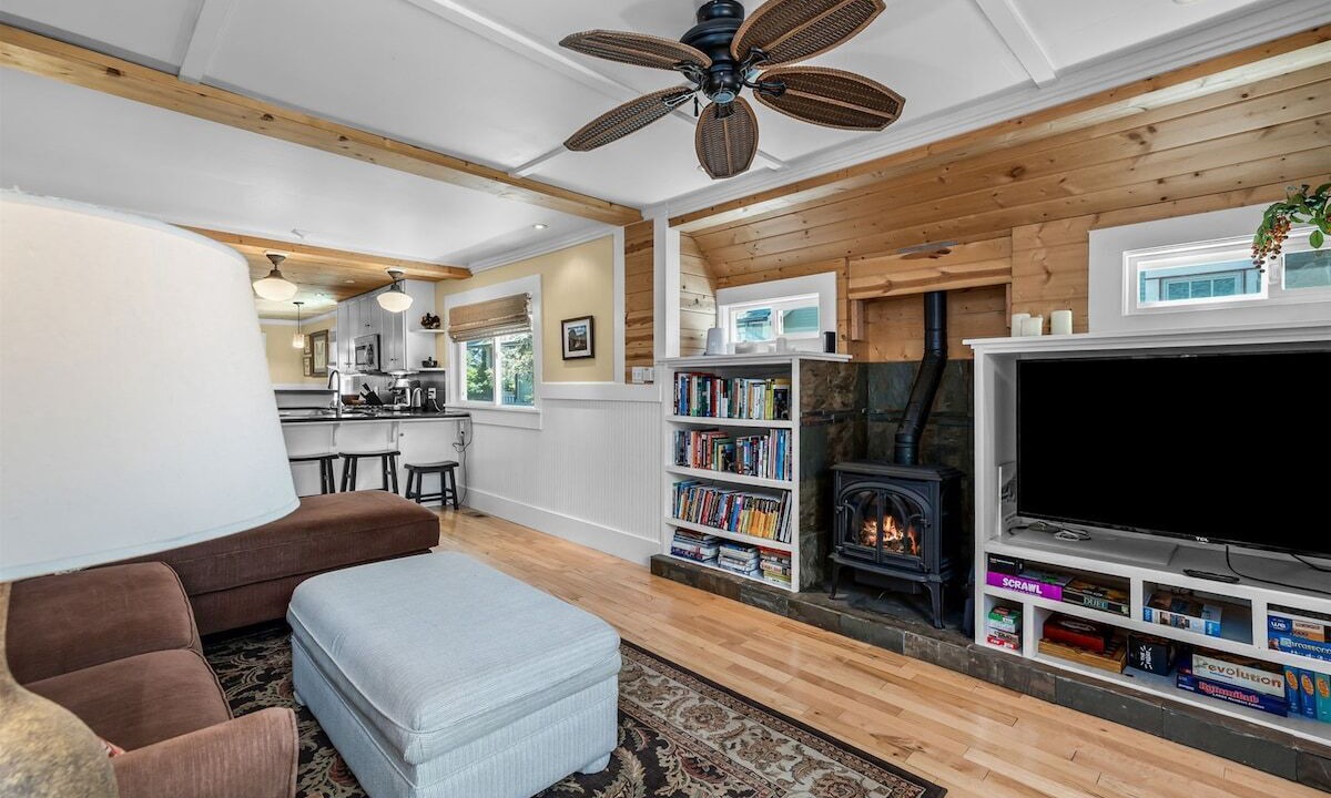 Photo of Livingroom in Old Bend
