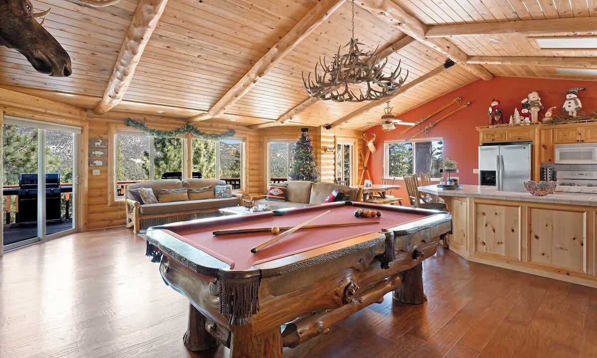 Photo of Livingroom in Castle Glen Estates