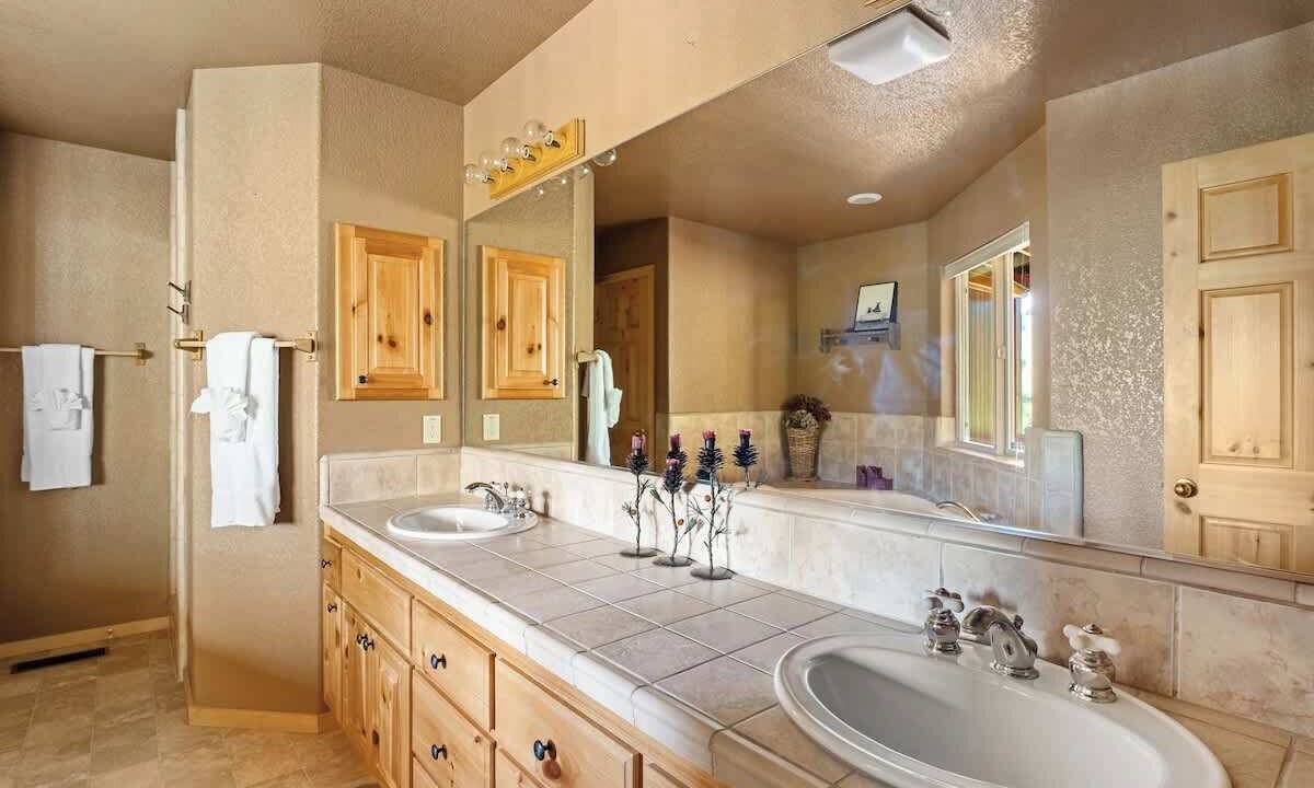 Photo of Bathroom in Castle Glen Estates