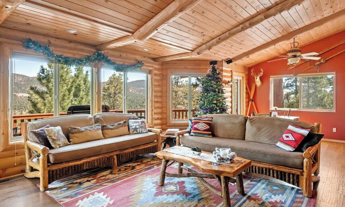 Photo of Livingroom in Castle Glen Estates