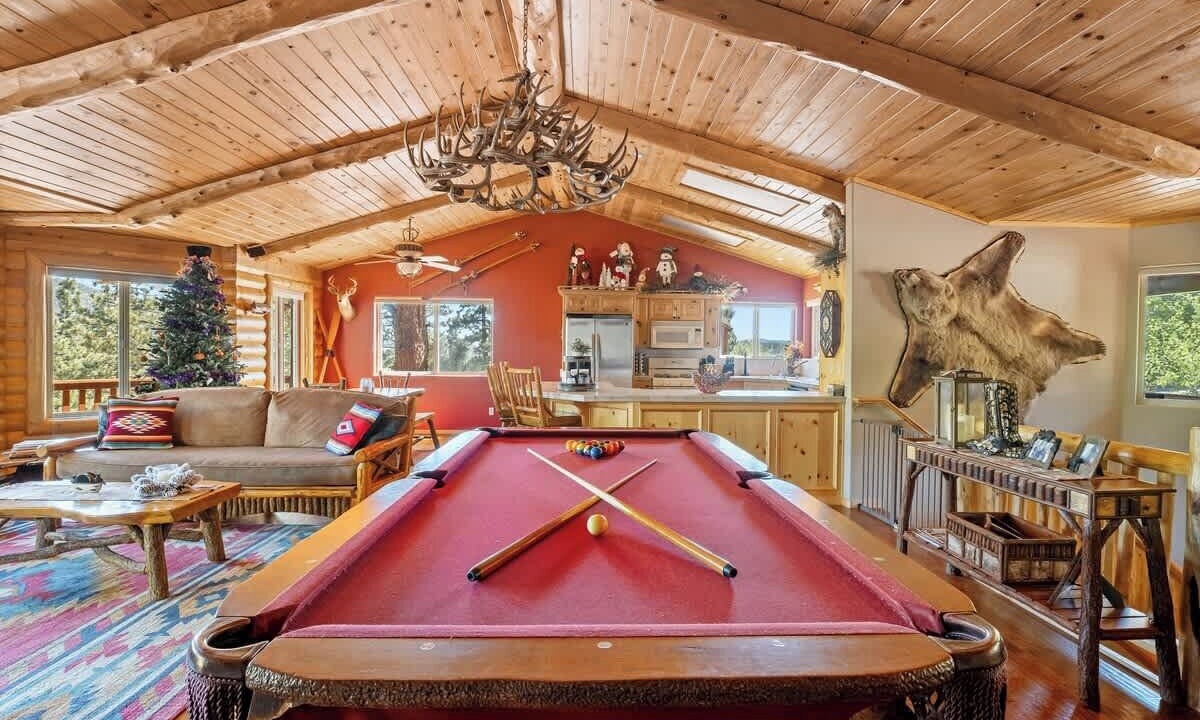 Photo of Livingroom in Castle Glen Estates