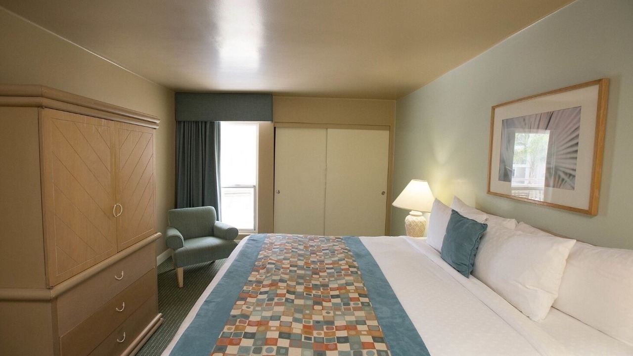 Photo of Bedroom in Canyon Corridor