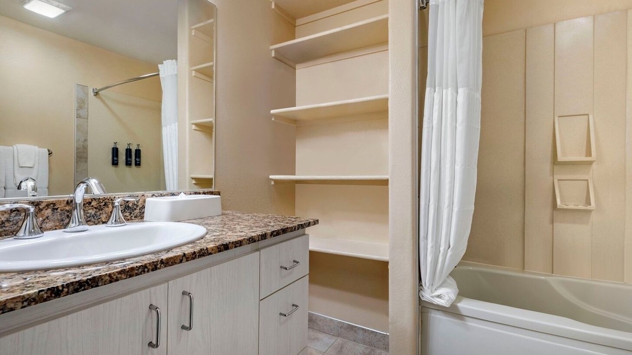Photo of Bathroom in Canyon Corridor