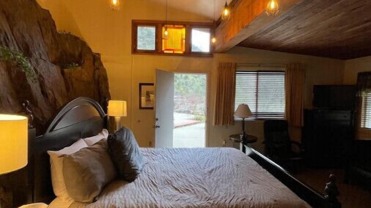 Photo of Bedroom in El Portal