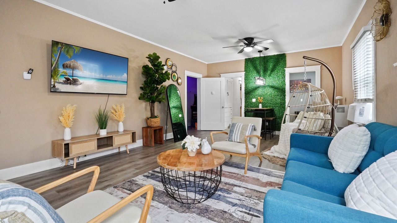 Photo of Bedroom in Alamitos Beach