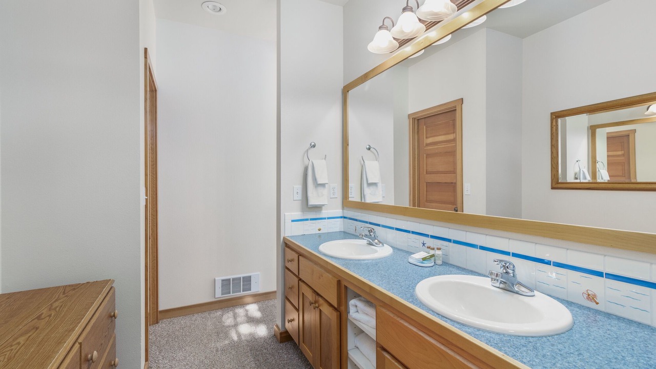 Photo of Bathroom in Shorepine Village