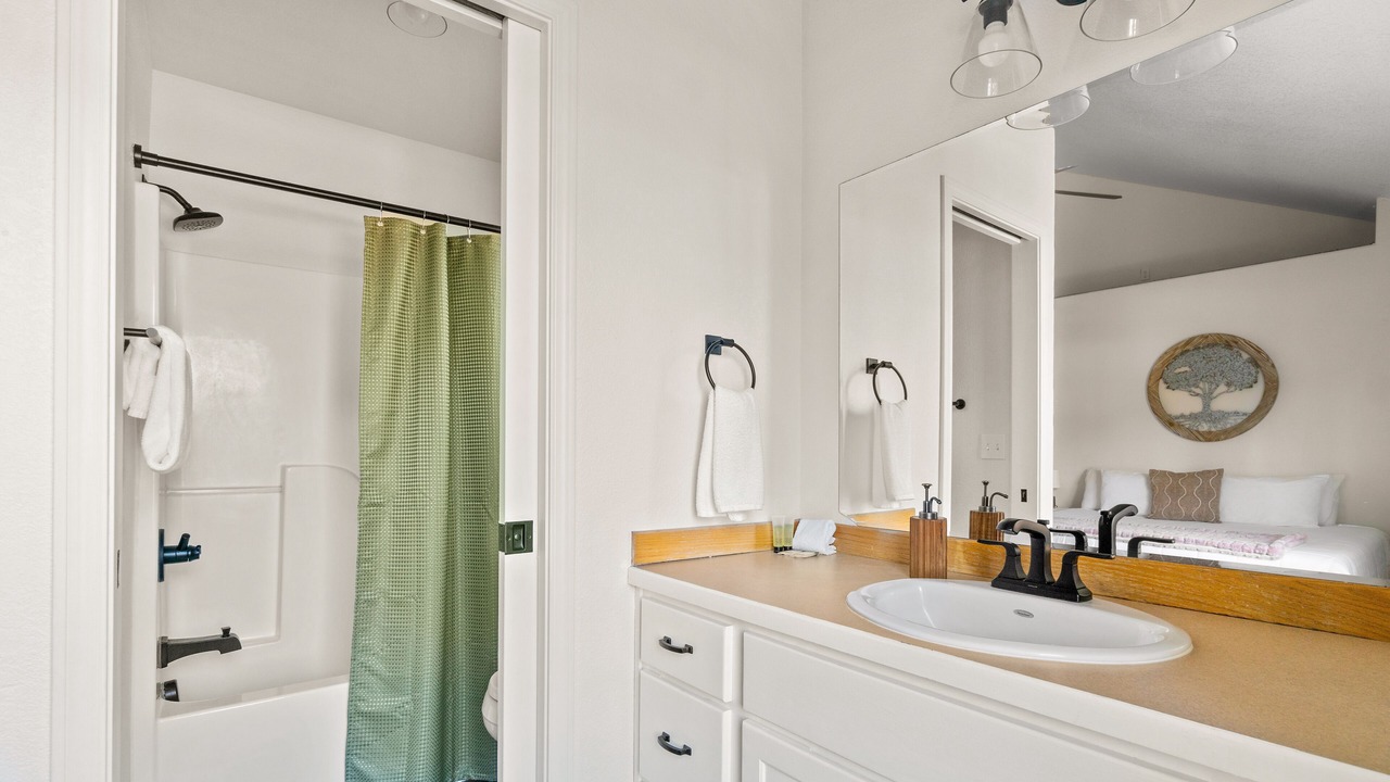 Photo of Bathroom in Sisters