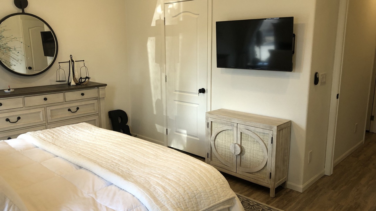 Photo of Bedroom in The Legends